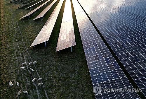EU, '中에 잠식' 태양광 지원안 마련 착수…"수입제한은 불가능"