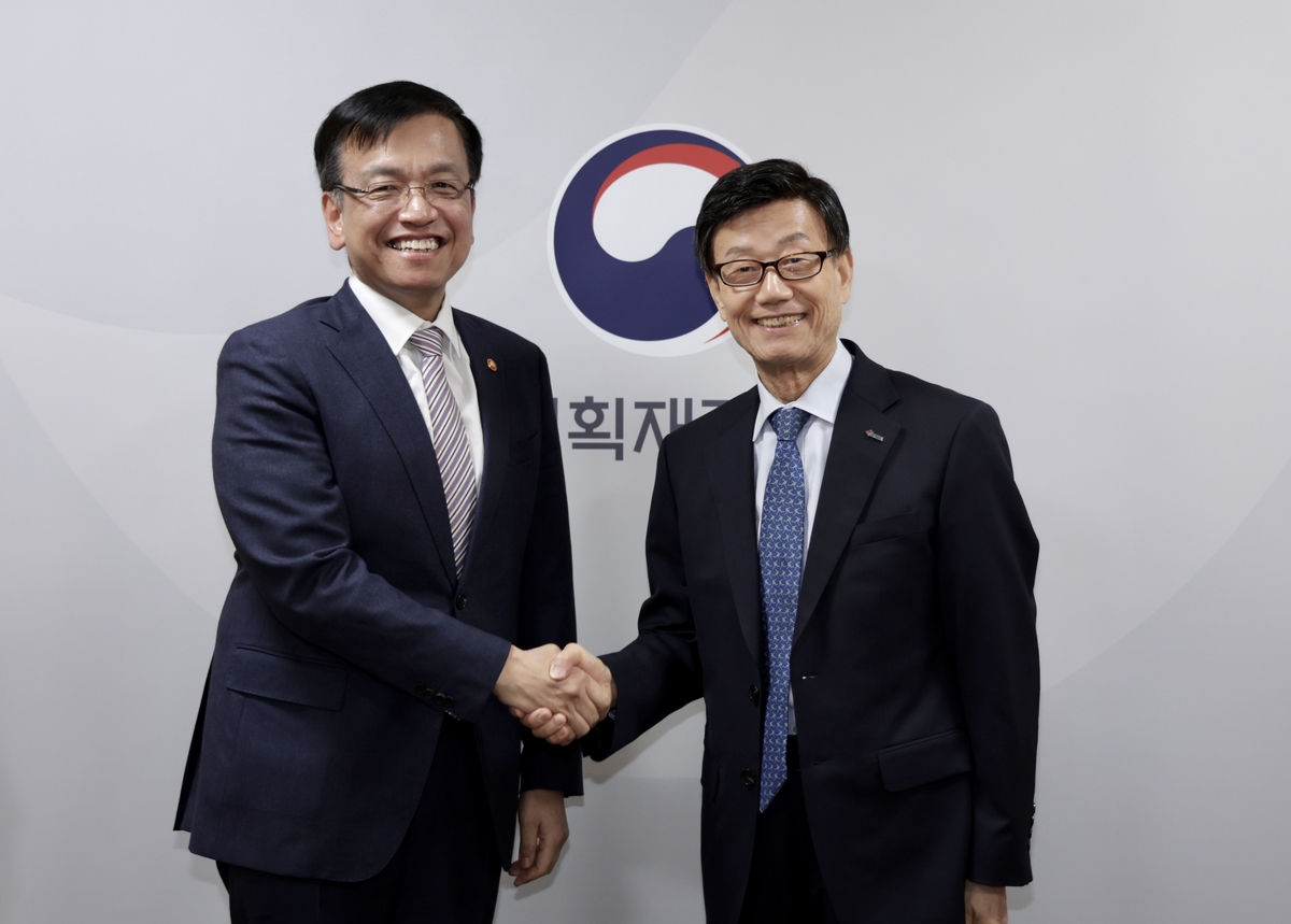윤진식 무역협회장, 최상목 부총리 면담…수출확대 방안 논의