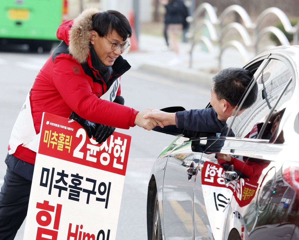 [4·10 격전지 르포] '171표 차 희비' 윤상현·남영희 재격돌