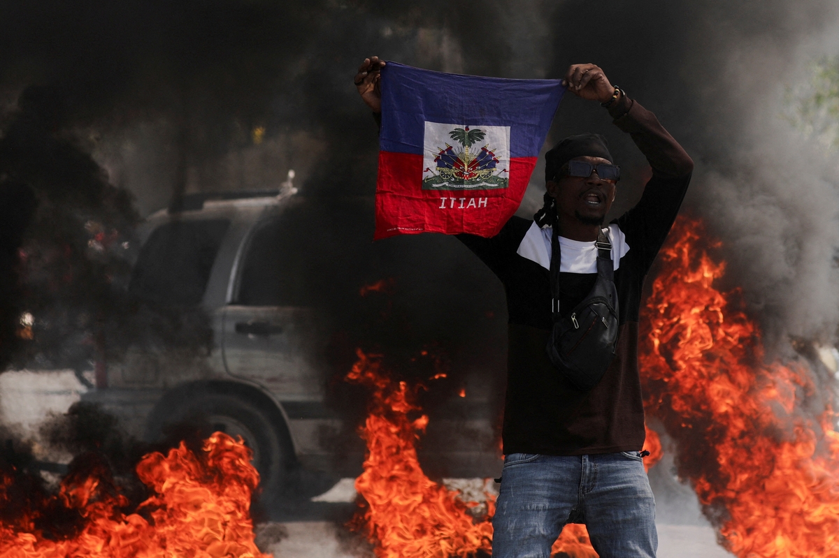 '무법천지' 아이티, 주요항구 폐쇄…의약품 동나 보건 붕괴 위기