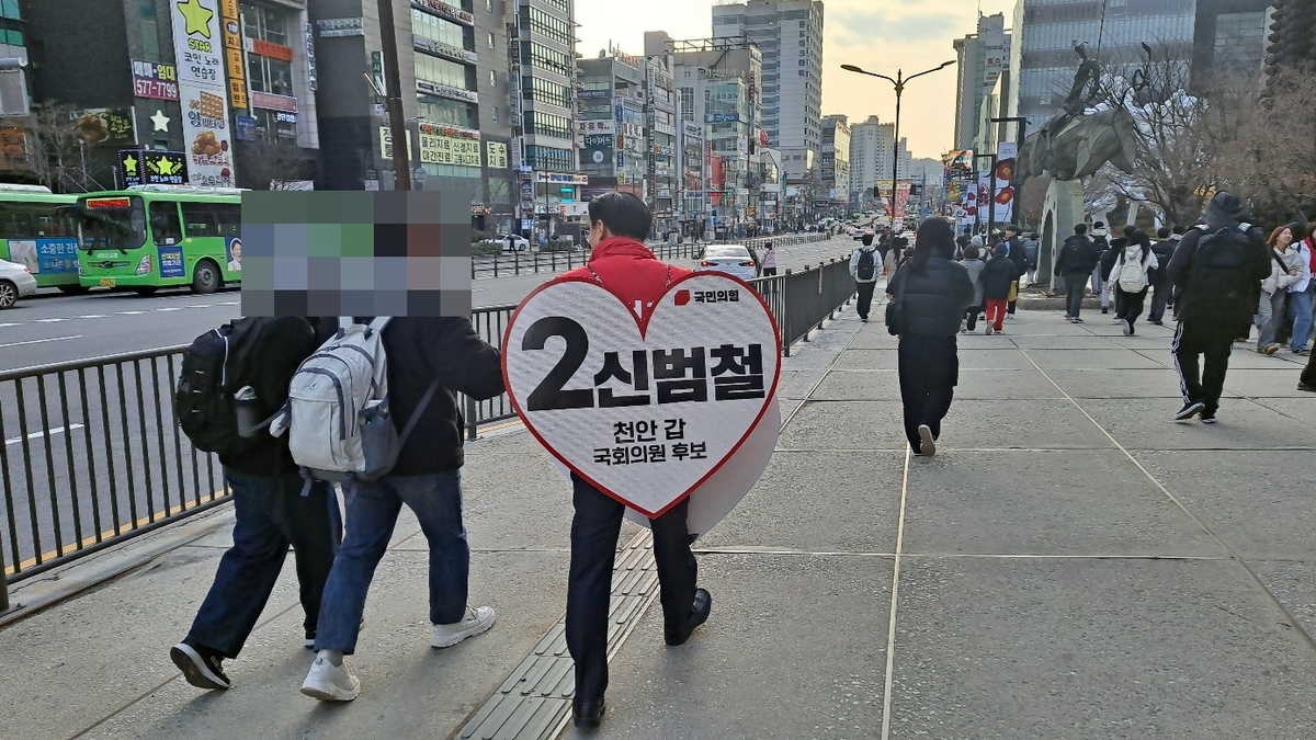 [4·10 격전지 르포] 천안갑 '국방차관' vs '친명계' 재대결
