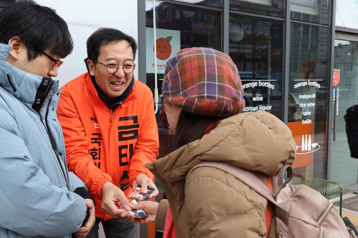 [4·10 격전지 르포] '정치1번지' 종로 3파전에 지역민심 향배는