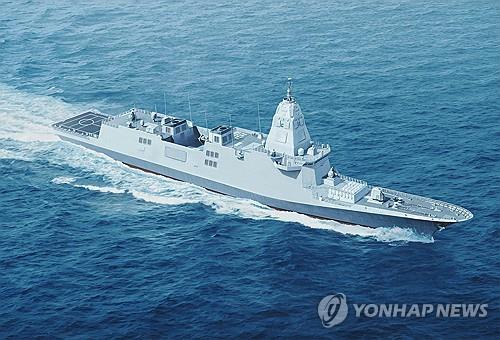 HD현대重·한화오션 '양보없는 군함 경쟁'…"미래달린 상징사업"