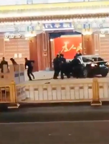 시진핑 집무공간 향해 차량돌진…영상엔 '살인범 공산당' 외침도(종합)