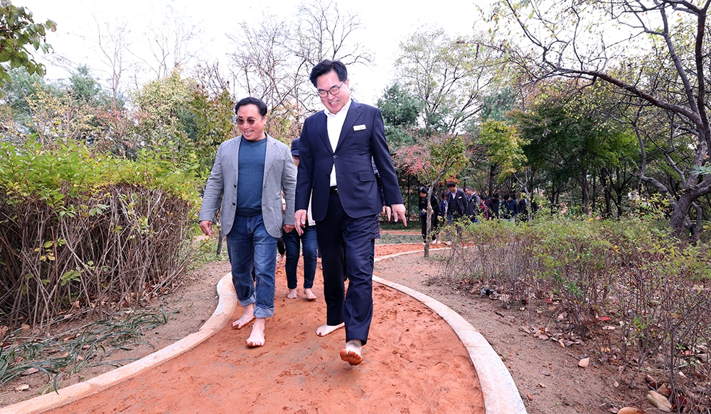 '맨발의 동작' 프로젝트 본격화…황톳길·맨발길 등 61곳 조성