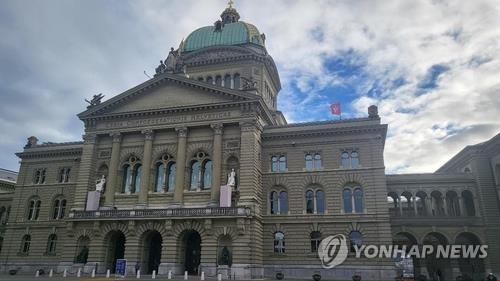 스위스, 러 동결자산 우크라 지원 논의 동참…러, 대사 초치