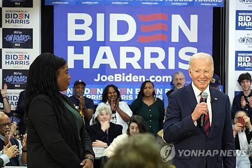 바이든, 경합주 위스콘신서 "트럼프의 복지감축 허용않겠다"