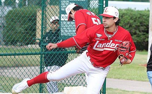 SSG 새 외국인 투수 더거, KBO 첫 등판서 2⅓이닝 5피안타 3실점(종합)