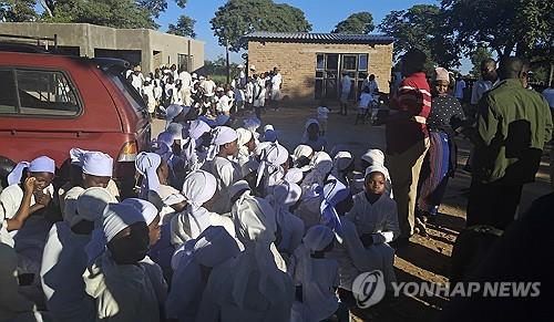 짐바브웨서 사이비 교주 체포…강제노동 어린이 251명 구출