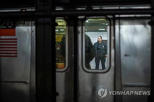 퇴근시간대 뉴욕 지하철 객차안에서 또 총격…30대 남성 총상