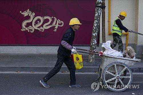 中 1∼2월 산업생산 7%↑·소매판매 5.5%↑…"예상치 상회"