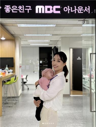 MBC 임현주, 5개월된 딸 안고 생방송…"아이가 배제되는 곳 많아"