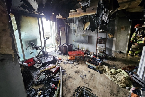 광주 아파트서 화재…40대 남성 사망(종합)