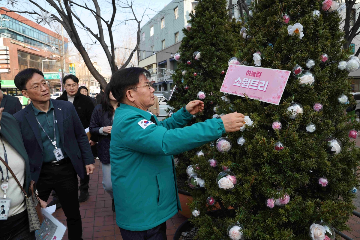 "소원이 이루어지는 길"…마포구 합정역앞에 '하늘길 소원광장'