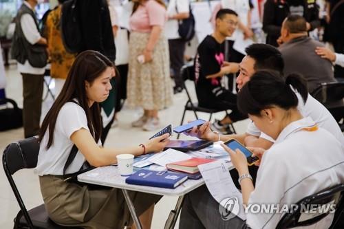 중국, 2월 청년실업률 15.3%…1월보다 취업난 심화