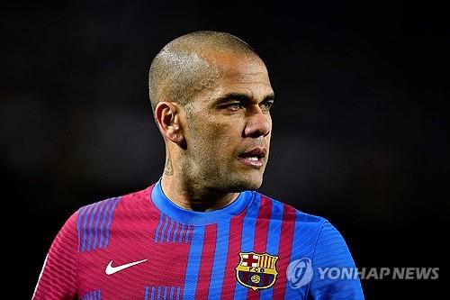 스페인 법원, 성폭행 혐의 축구스타 아우베스 보석 허가