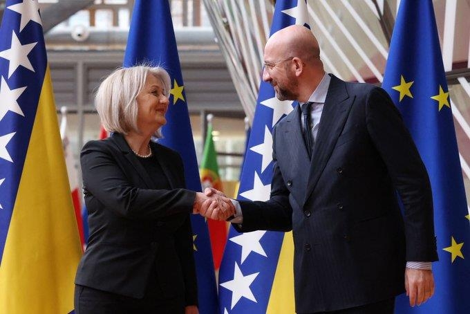 EU 27개국, 보스니아 가입협상 개시 합의…공식 합류까진 '먼길'