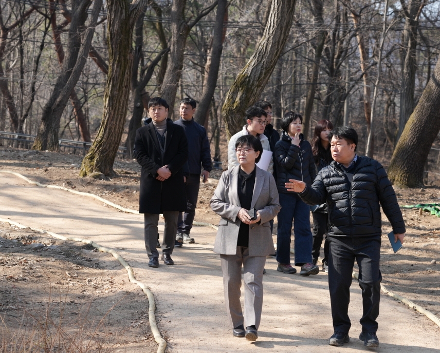 '36년 방치된 땅이 힐링 숲길로'…강북구 북한산 숲속쉼터 개장