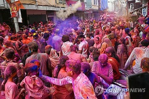 [월드&포토] 형형색색으로 물든 인도 봄맞이 축제 홀리