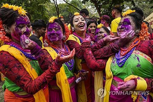 [월드&포토] 형형색색으로 물든 인도 봄맞이 축제 홀리