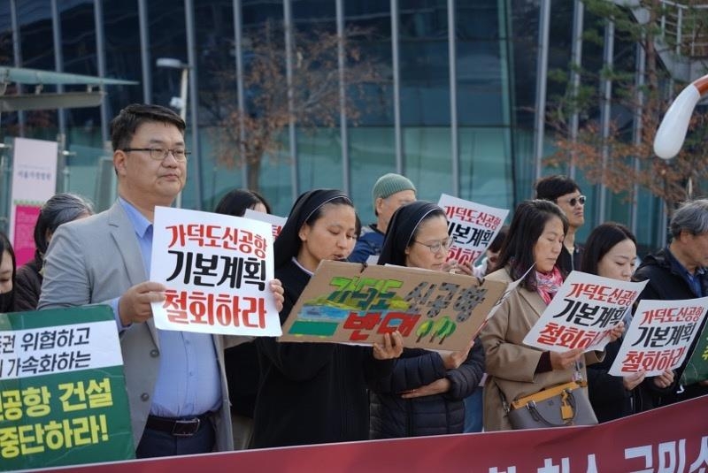 가덕도신공항 반대 시민 1천여명 "건설 기본계획 취소" 소송