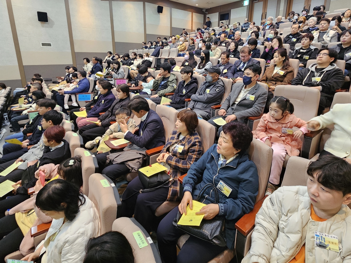 "한국 발전에 공헌을"…서울 사는 외국인 87명 韓국적 얻었다