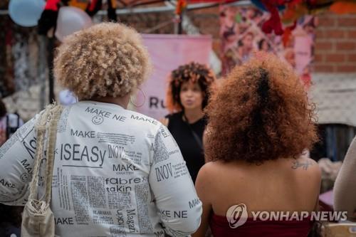 "곱슬이든 민머리든 차별 안돼"…프랑스 하원서 법안 통과