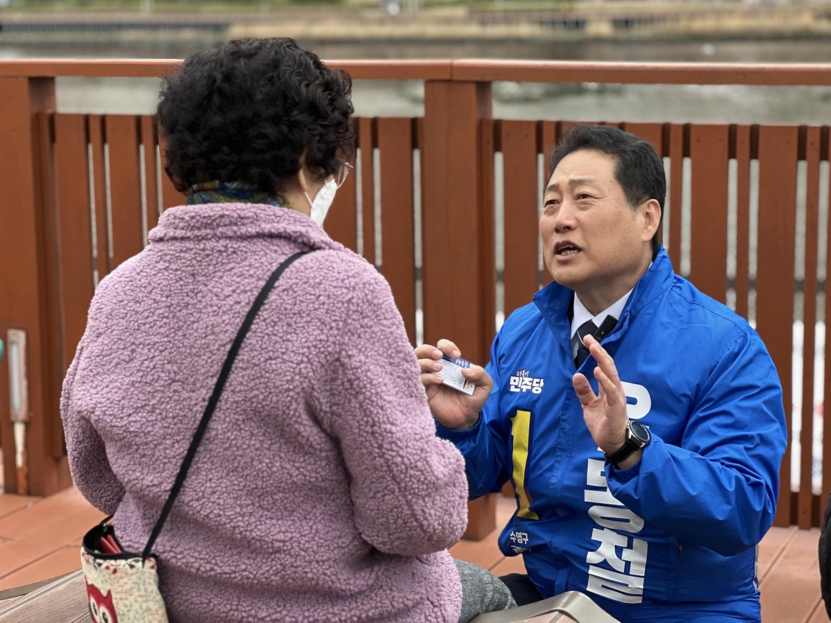 팽팽한 3자 혼전…보수텃밭 부산 수영구 금배지 주인공은