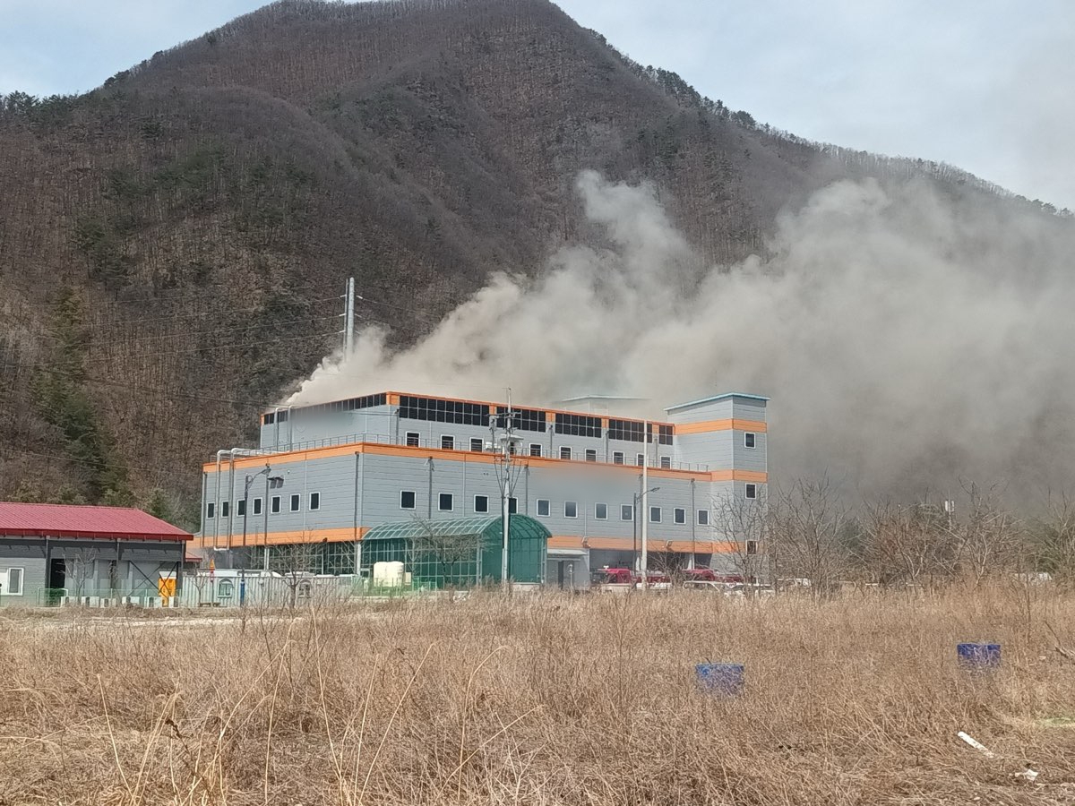 강원 정선 식품공장서 불…직원 25명 대피