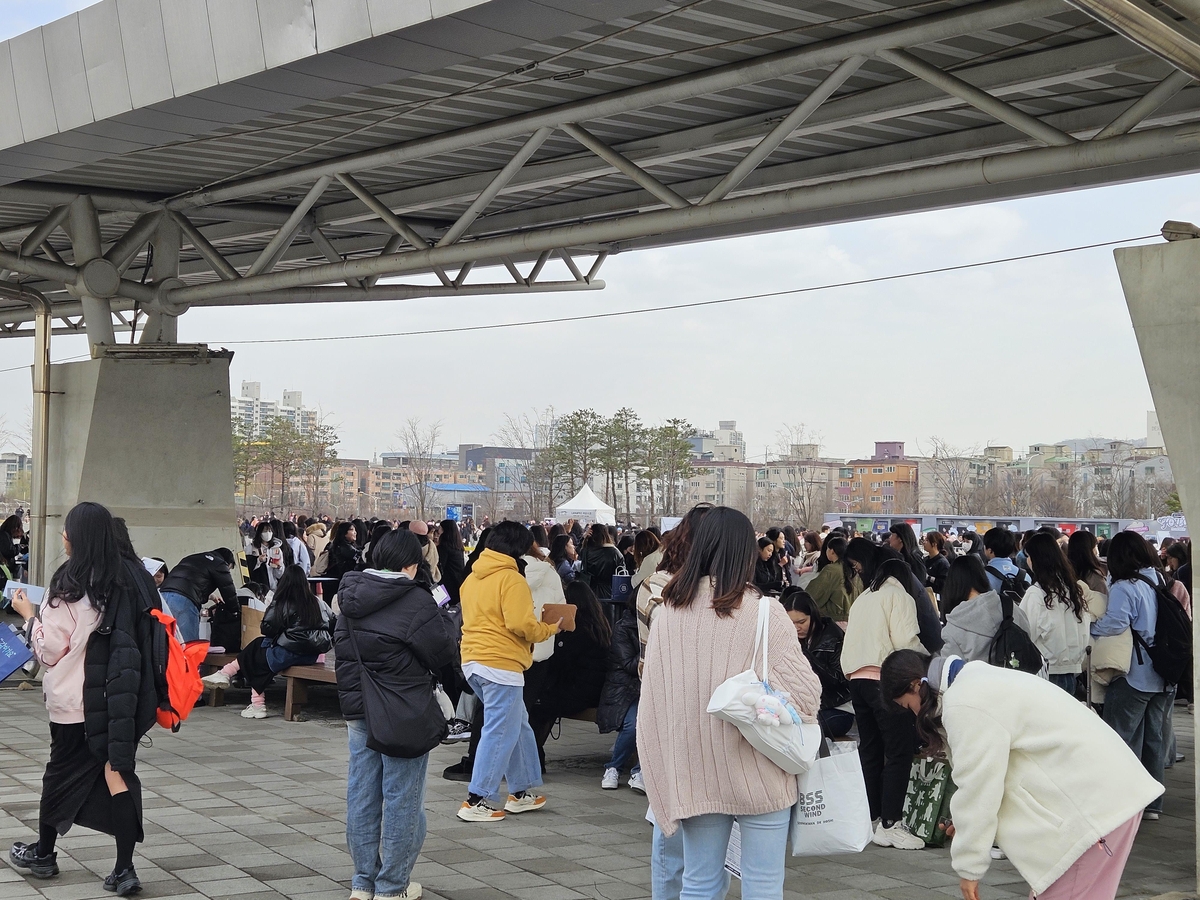 세븐틴 인천 콘서트서 전화·문자·인터넷 '먹통'…불편 속출