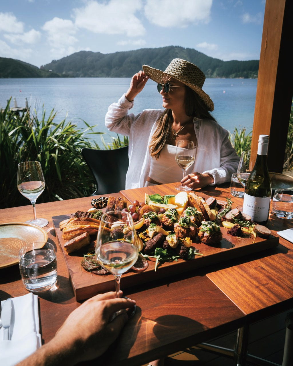 말버러에서는 와인을 즐기며 여유로운 휴가를 즐기는 와인 마니아들을 쉽게 찾아볼 수 있다./사진=뉴질랜드관광청