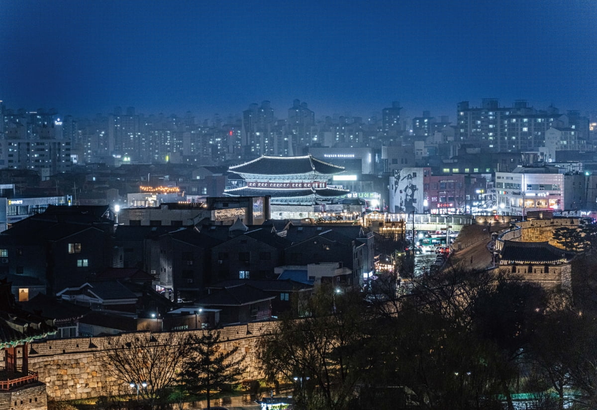 수원이 말했다. 이쯤에서 쉬어가면 어때?