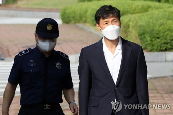 '비서 성폭행' 안희정 손배소 5월 말 선고