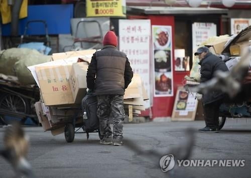 노인 인구 증가하는데…2명 중 1명은 '가난'