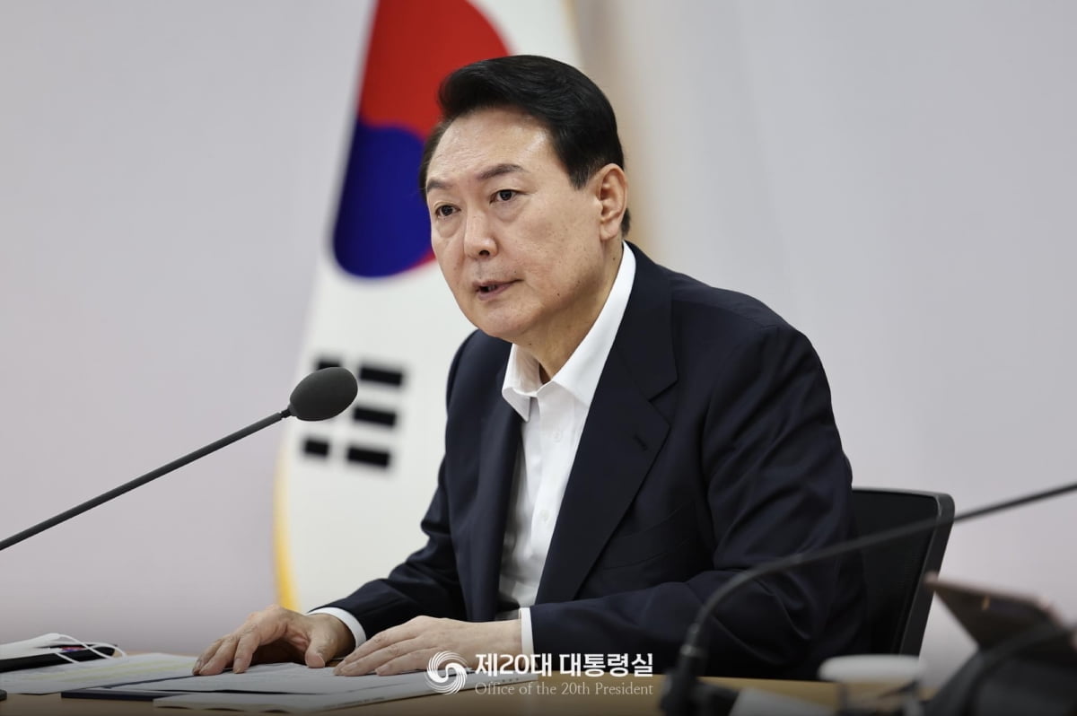 윤 대통령 지지율 5주만 소폭 하락