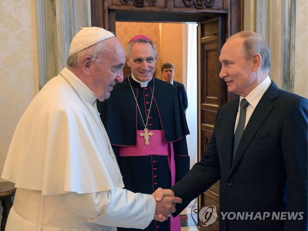 우크라에 '백기 들 용기'…역풍 맞은 교황