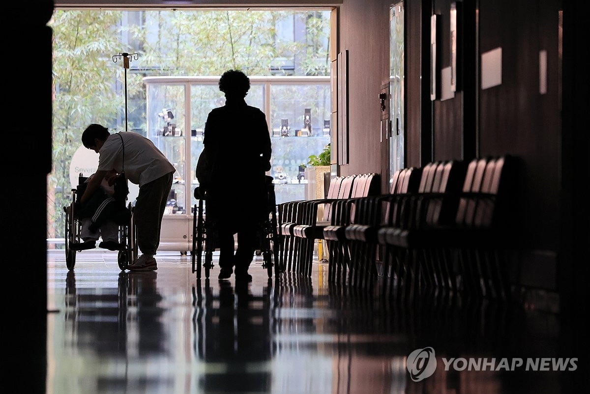 대화 물꼬 트이나…의대교수 비상대책위 다시 모인다