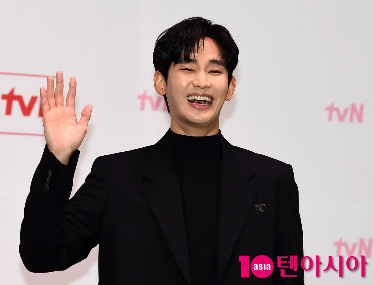 김수현, 로코킹 3년만에 컴백...눈부신 비주얼[TEN포토+]