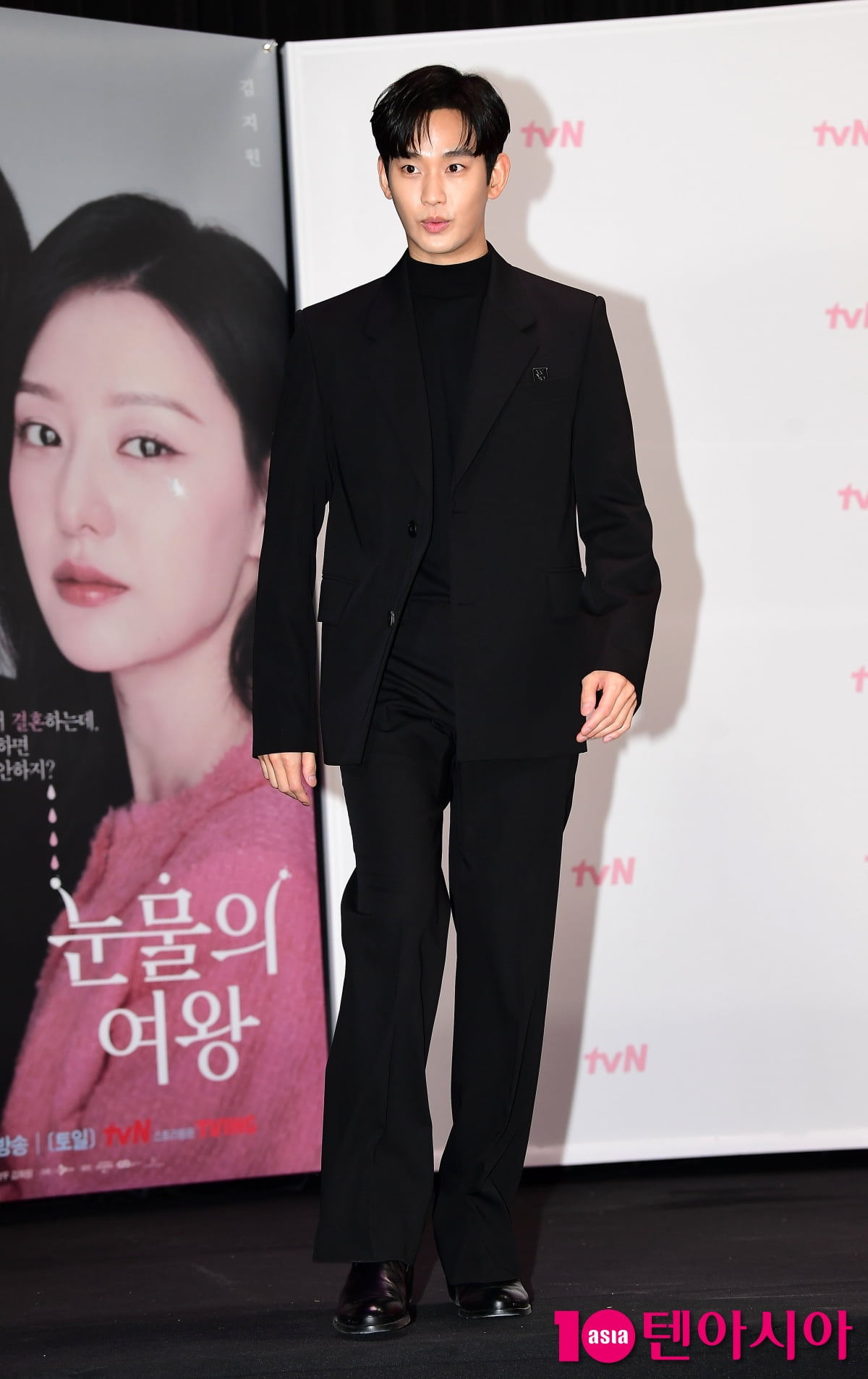 김수현, 로코킹 3년만에 컴백...눈부신 비주얼[TEN포토+]