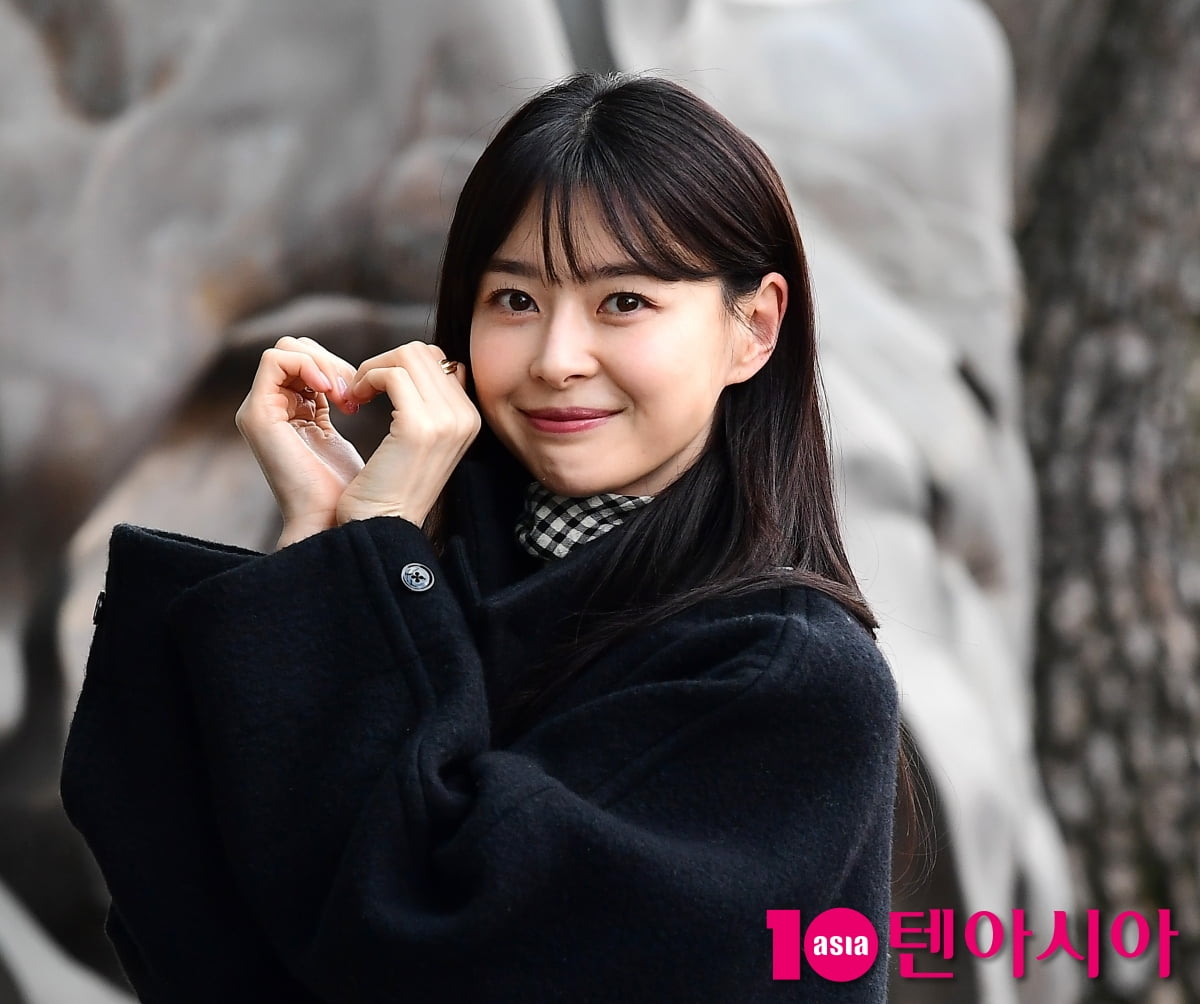 Kwon Nara, innocence + fresh spring smile... pretty today as well 