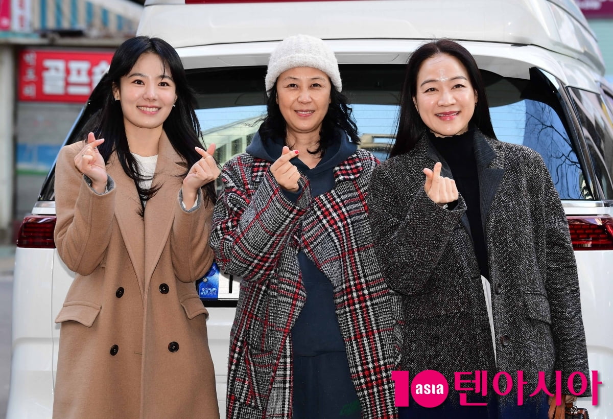 [TEN포토]권아름-윤복인-송인성 '장군 부인들의 하트'(고려거란전쟁 종방연)