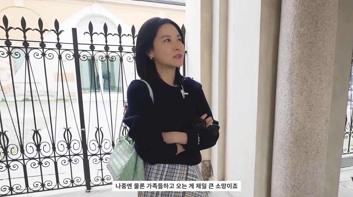 Lee Young-ae smiles brightly at the liberation of childcare.