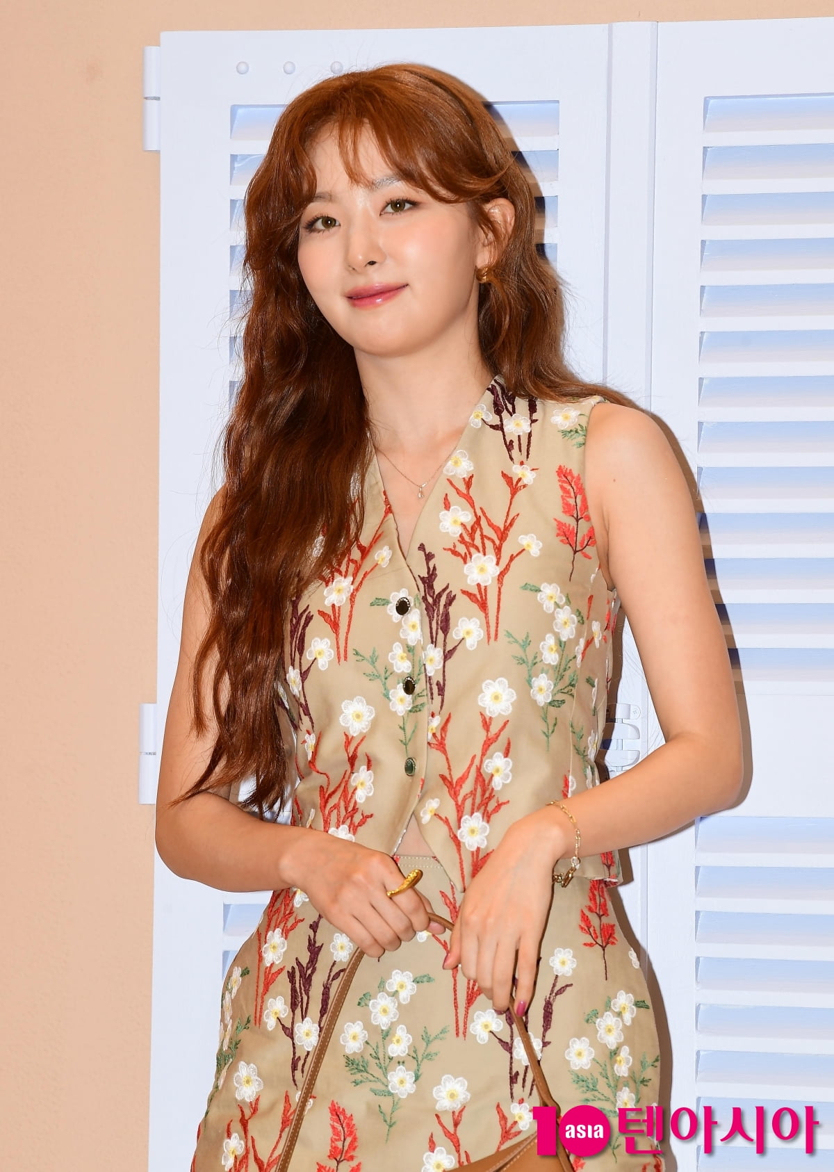 Red Velvet's Seulgi, a uniquely attractive woman who invites zooming in... Innocent + Sexy 