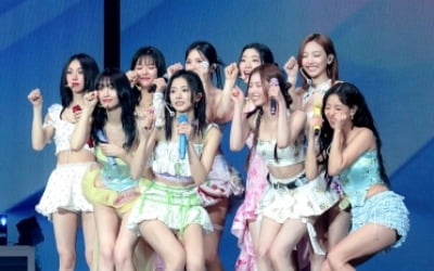 '월트 투어' 트와이스, 美 라스베이거스 얼리전트 스타디움 꽉 채웠다