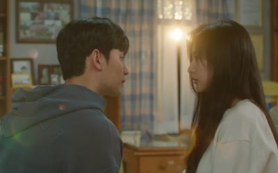[종합] '유산+뇌종양' 김지원, ♥김수현과 눈물의 키스…최고 13%('눈물의 여왕')