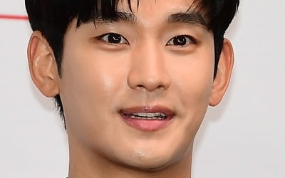 [전문] 김수현 측 "김새론과 열애설 사실무근, 사진 게재 의도 알 수 없어"