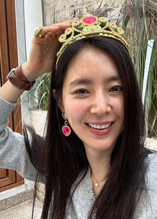 Han Chae-ah received a jewelry set as a gift