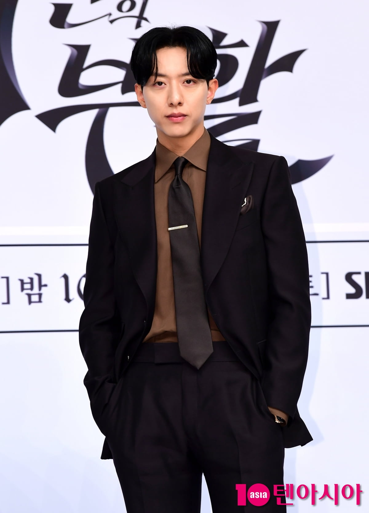 Lee Jung-shin, an attractive gentleman...He looks great today as well 