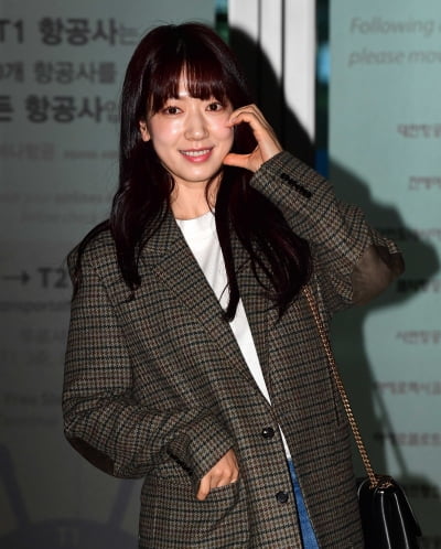 [TEN포토]박신혜 '공항을 밝히는 미모'