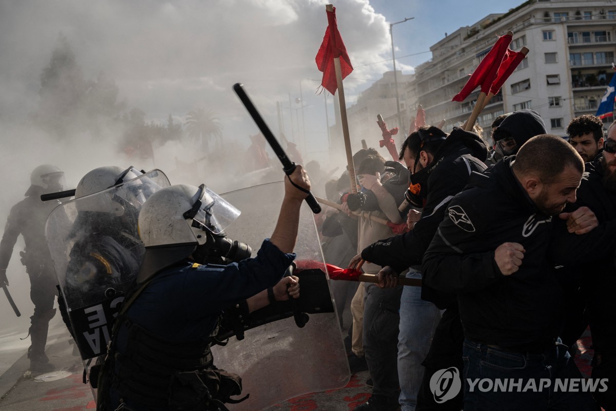 그리스 의회, 화염병 시위 속 사립대 설립 허용 법안 통과(종합)